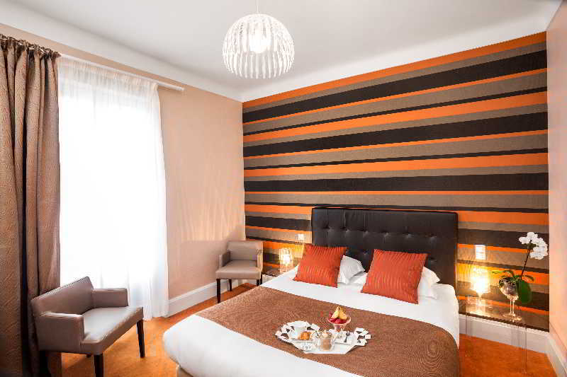 Hotel Les Nations The Originals Boutique Vichy Exterior photo